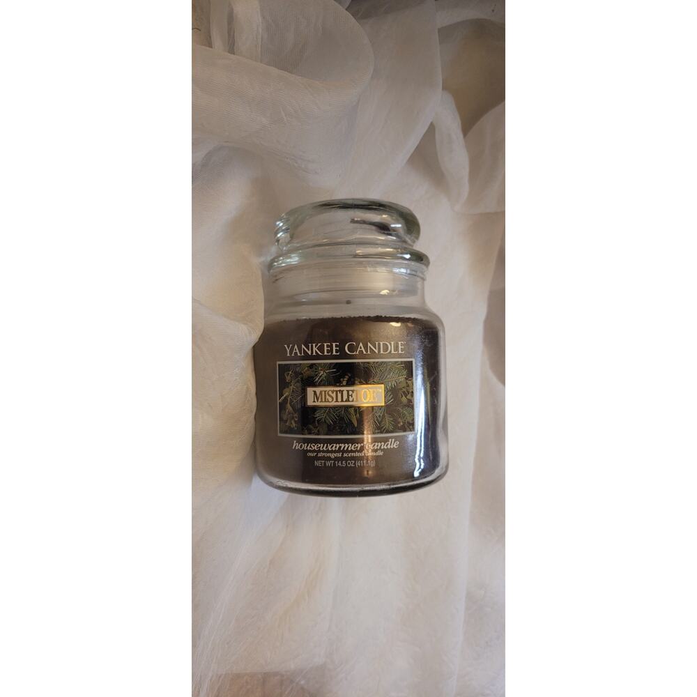 Yankee Candle Mistletoe Medium Jar 14.5oz NEW Green Christmas Winter Gift Xmas